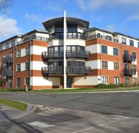 Blue Sky Apartments @Wallis Square, Farnborough Farnborough  Exterior foto