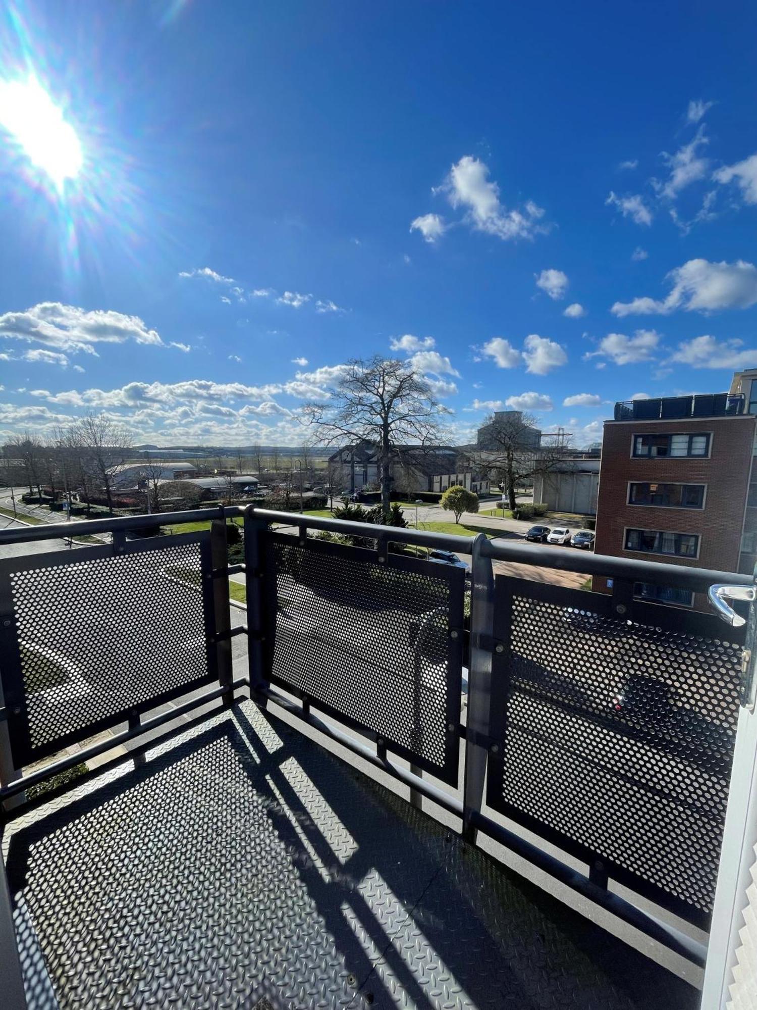 Blue Sky Apartments @Wallis Square, Farnborough Farnborough  Exterior foto