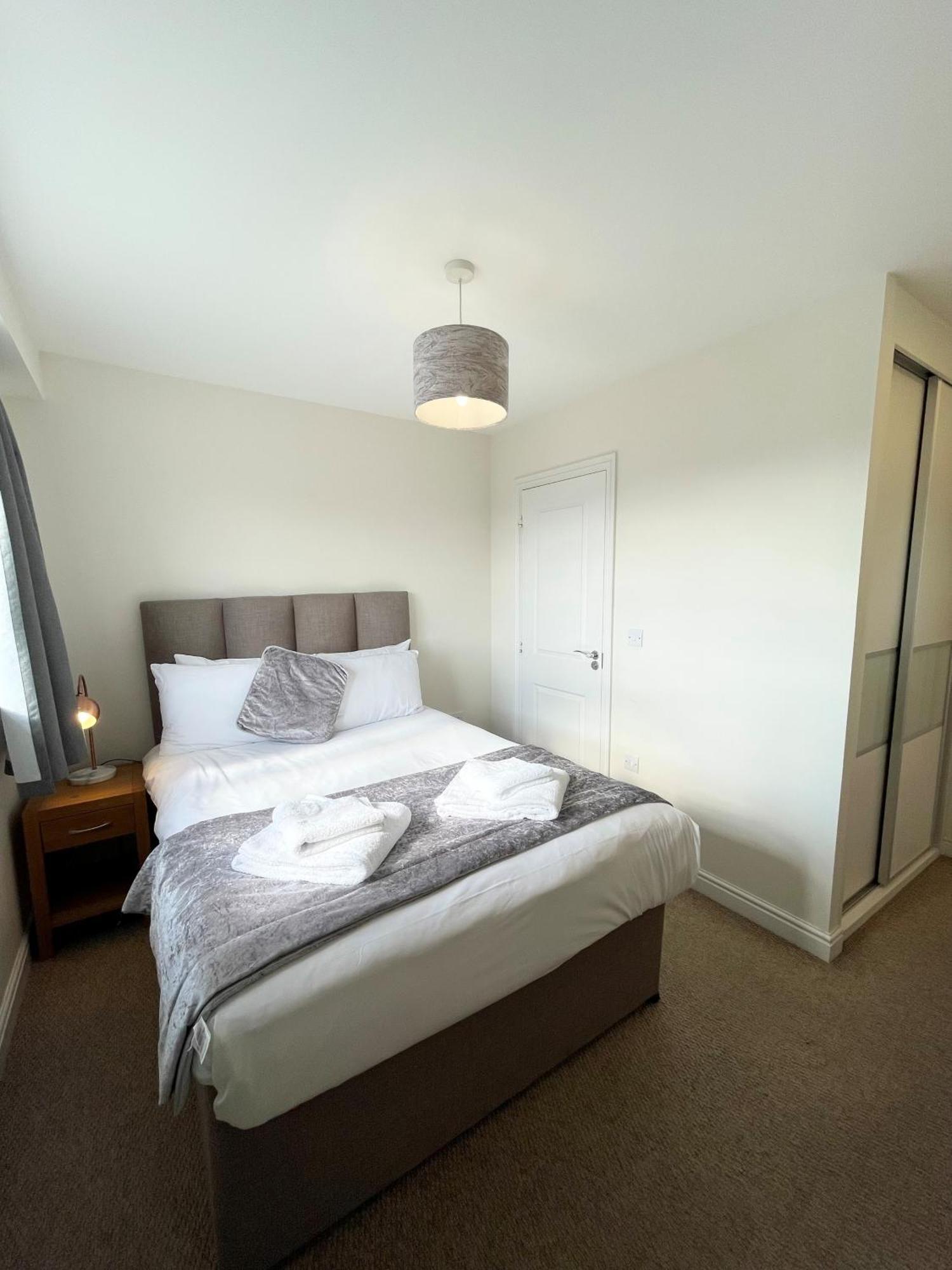 Blue Sky Apartments @Wallis Square, Farnborough Farnborough  Exterior foto