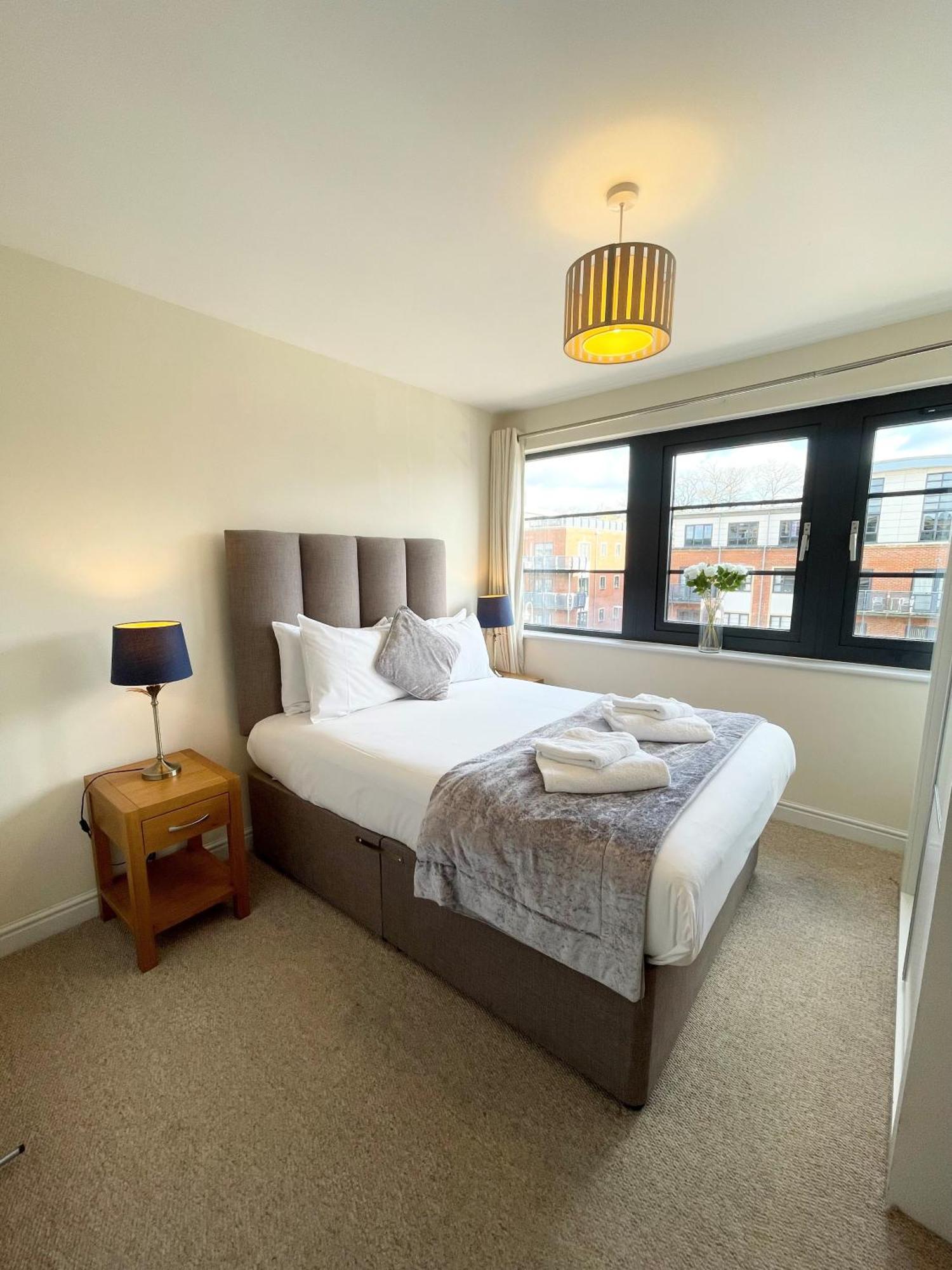 Blue Sky Apartments @Wallis Square, Farnborough Farnborough  Exterior foto