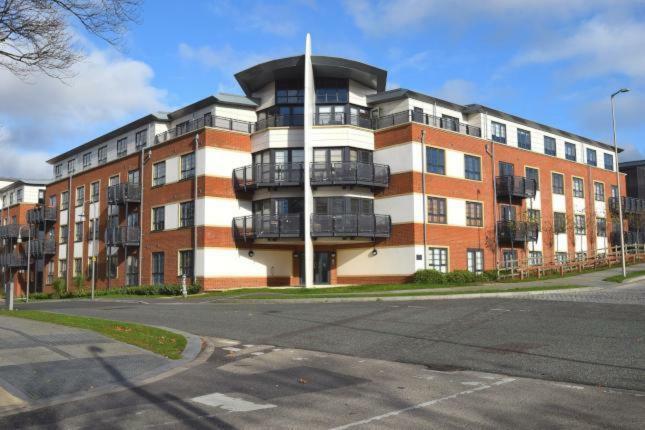 Blue Sky Apartments @Wallis Square, Farnborough Farnborough  Exterior foto